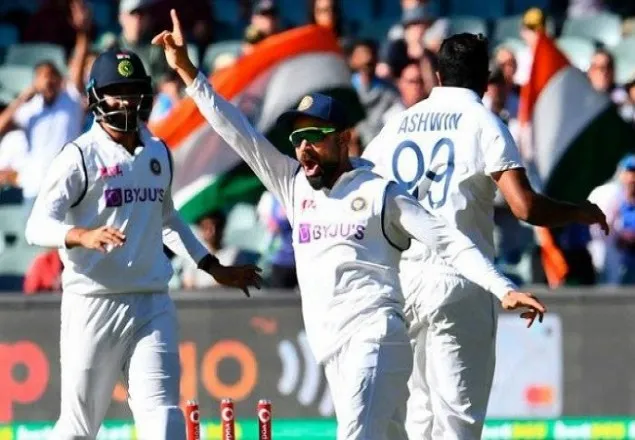 ভারতীয় বোলারদের দাপটে ১৮৩ রানেই শেষ ইংল্যান্ডের প্রথম ইনিংস