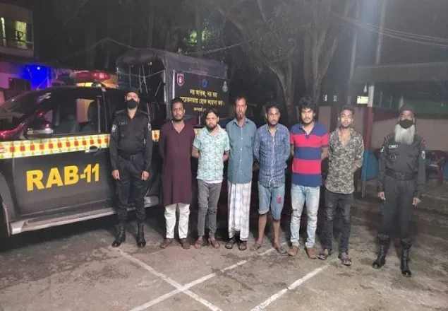 কুমিল্লায় ইয়াবা পাচারকারী চক্রের ৬ সদস্য গ্রেফতার 