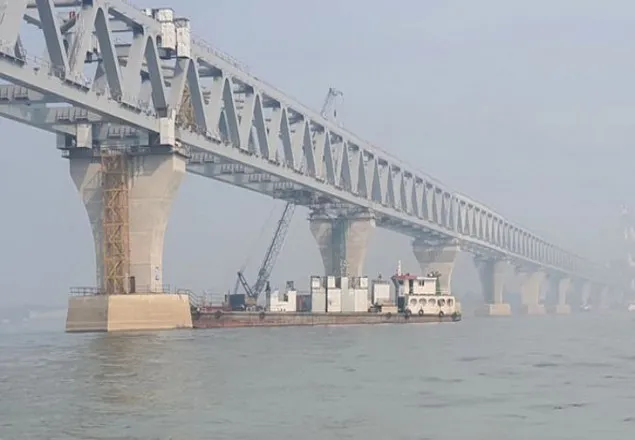পদ্মা সেতুর পিলারে ফের ফেরির ধাক্কা