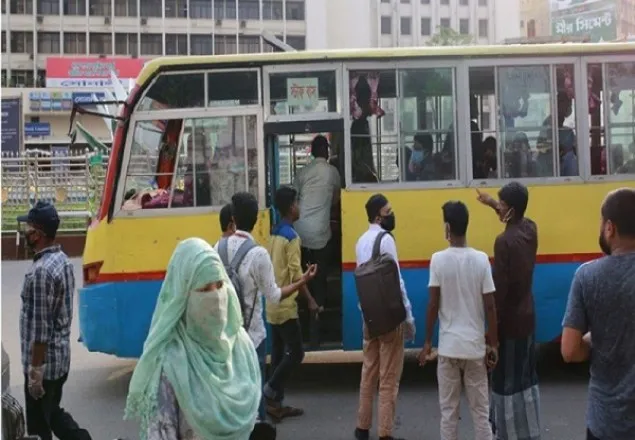 শতভাগ যাত্রী নিয়ে সড়কে চলছে গণপরিবহন