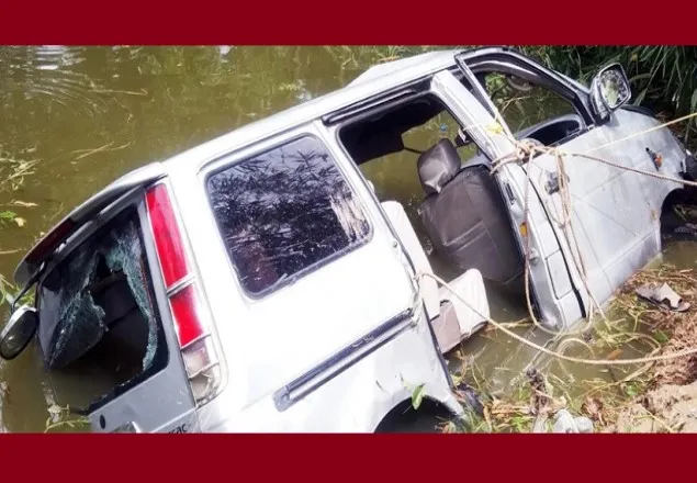 কক্সবাজারে মাইক্রোবাস পুকুরে পড়ে নিহত ৭