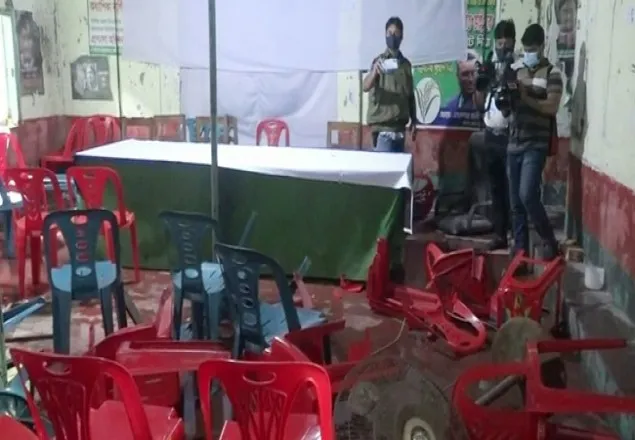 যশোর বিএনপি অফিসে ব্যাপক হামলা, সিনিয়র নেতাকে ছুরিকাঘাত