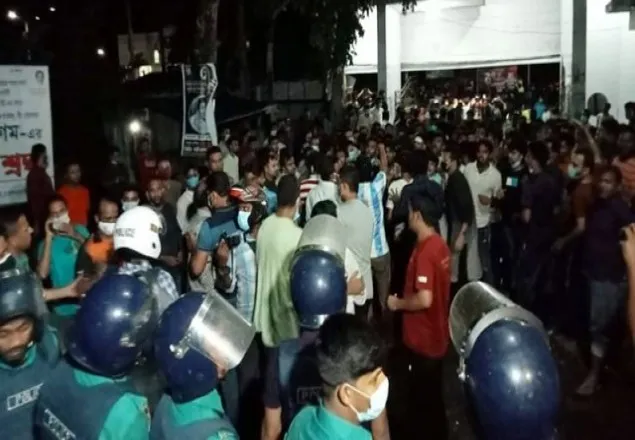 ইউএনওর বাসায় হামলার ঘটনায় দুই মামলা, আসামি কয়েকশ