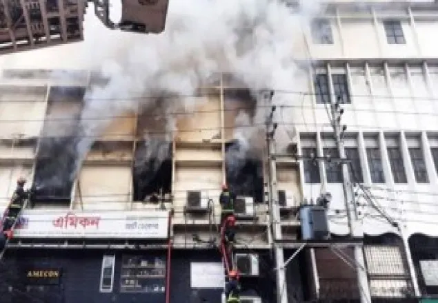 ৪ ঘণ্টার চেষ্টায় বনানীর ছয়তলা ভবনের আগুন নিয়ন্ত্রণে 