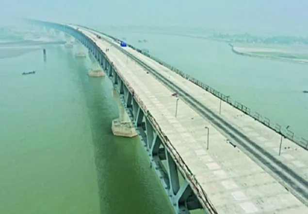 পদ্মা সেতুতে বসল শেষ স্ল্যাব, পূর্ণাঙ্গ রূপ পেল সড়কপথ