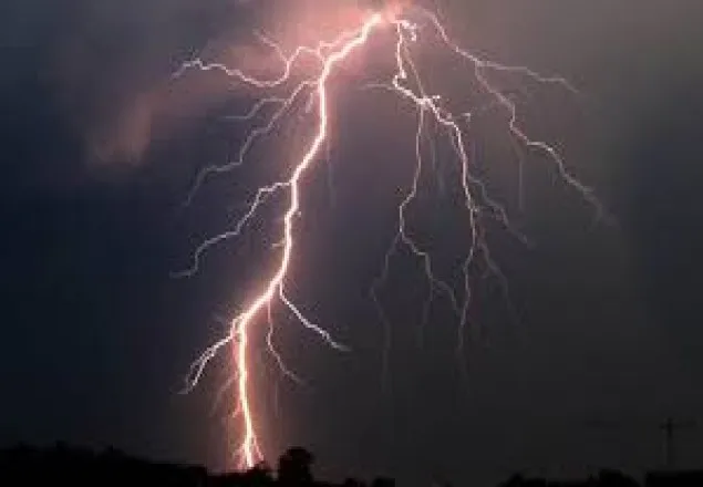 দিনাজপুর ও সুনামগঞ্জে বজ্রপাতে ৯ জনের মৃত্যু