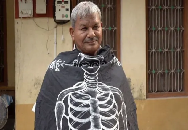 ভারতে ‘মৃত’ মানুষ নিজেদের জীবিত প্রমাণে লড়াই করে যাচ্ছেন
