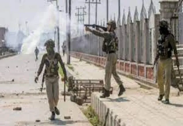 কাশ্মীরে নিরাপত্তা বাহিনীর গুলিতে নিহত ৫