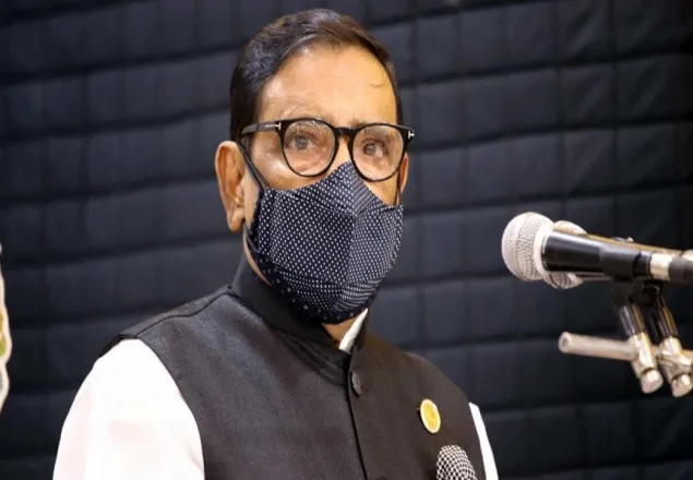 আজ ভয় হয় যখন দেখি সচিবালয়ের চারদিকে বিলবোর্ডে আকাশ ঢেকে যায়: সেতুমন্ত্রী