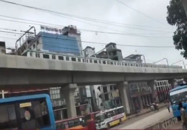 চললো মেট্রোরেল