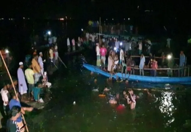 ব্রাহ্মণবাড়িয়ায় ট্রলারের ধাক্কায় যাত্রীবাহী নৌকাডুবি, ১২ লাশ উদ্ধার