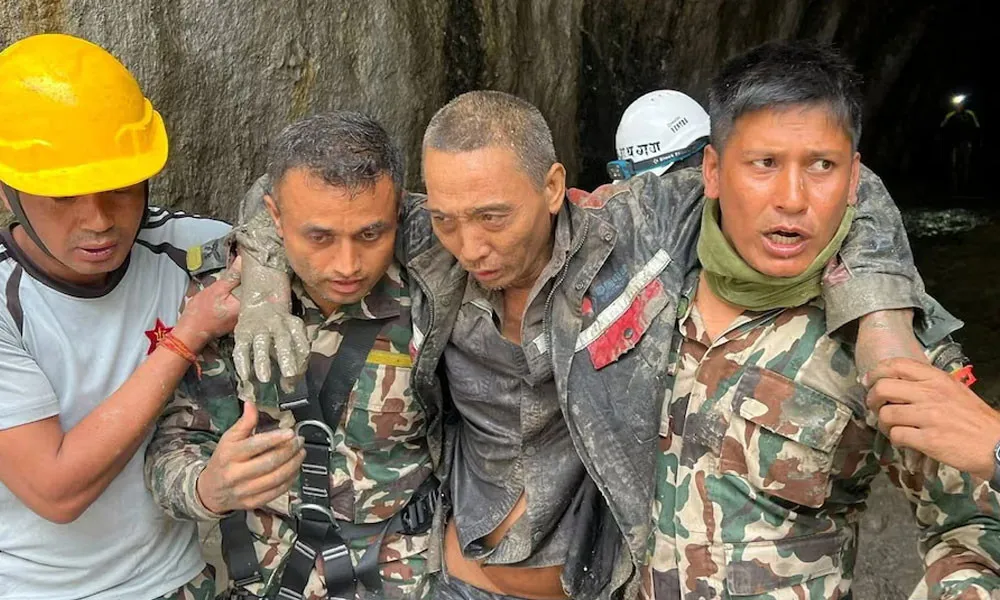 ১০ দিন পর নেপালে টানেল থেকে চীনা নাগরিক জীবিত উদ্ধার