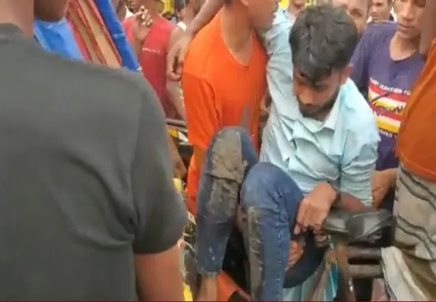 দিনদুপুরে ব্যবসায়ীকে গুলি করে ২৫ লাখ টাকা ছিনতাই