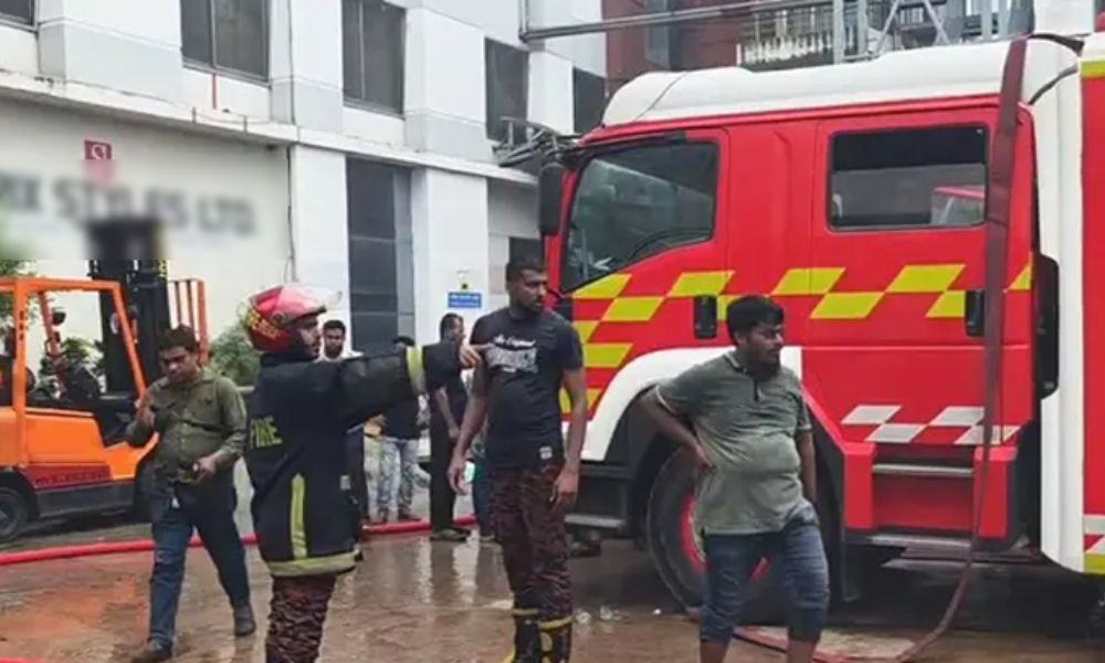গাজীপুরে পোশাক কারখানায় আগুন, কাজ করছে ৯ ইউনিট