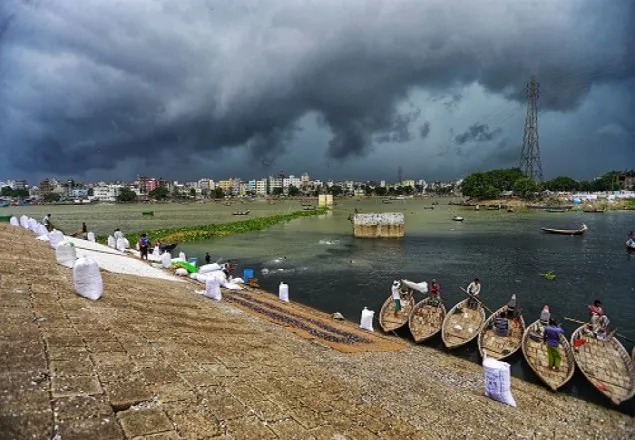 ভারতে বৃষ্টির দেবীকে খুশি করতে উলঙ্গ করে হাঁটানো হলো মেয়েদের