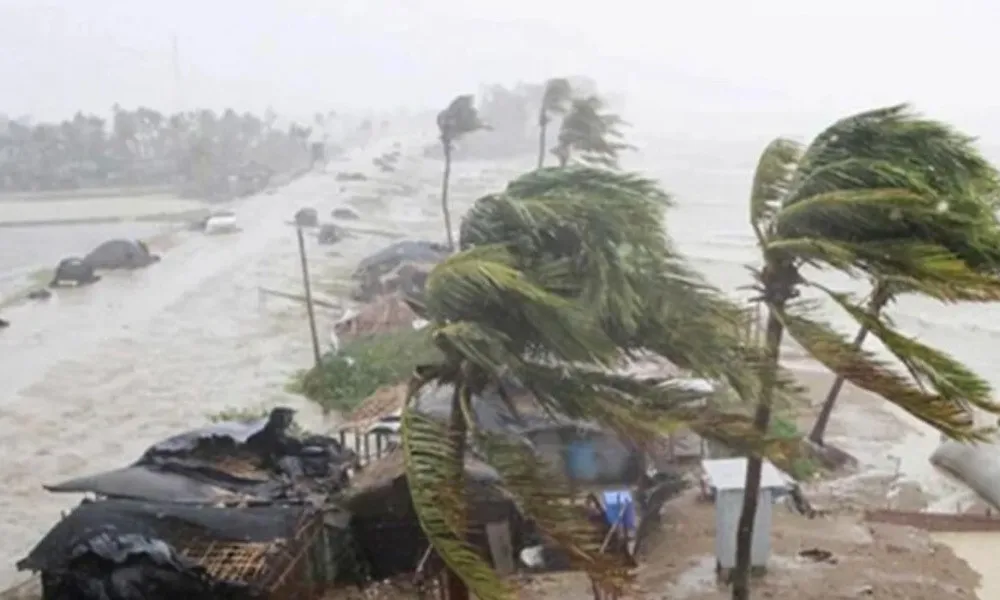 বঙ্গোপসাগরে ঘূর্ণিঝড়ের শঙ্কা, ভারি বৃষ্টির পূর্বাভাস বাংলাদেশে