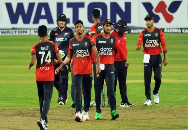 টস হেরে বোলিংয়ে বাংলাদেশ