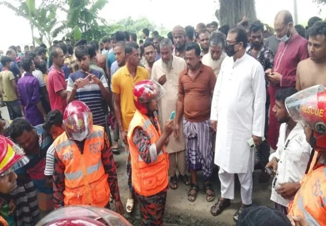 ঝিনাইদহে বাসের ধাক্কায় দুই যাত্রী নিহত
