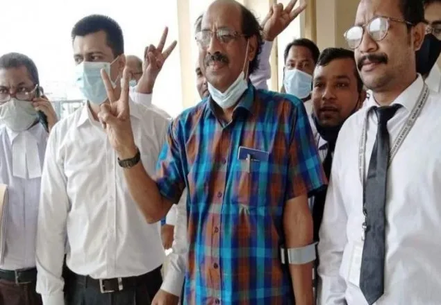 খালাস পেলেন সাংবাদিক প্রবীর সিকদার