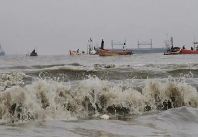 সাগরে লঘুচাপ, নদীবন্দরে সতর্ক সংকেত