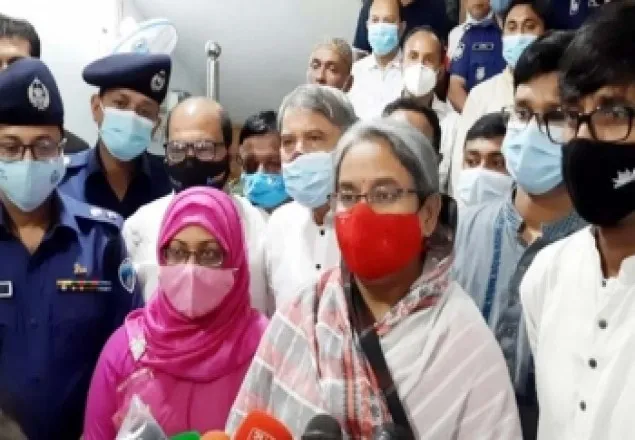 অ্যাসাইনমেন্টের জন্য কোনও ফি নেই: শিক্ষামন্ত্রী