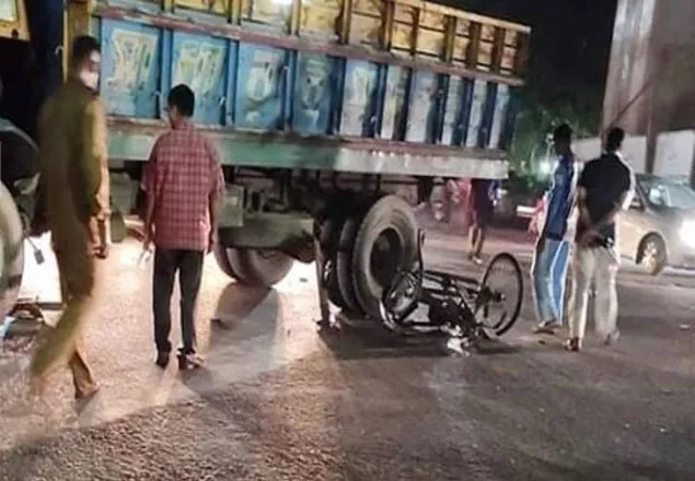 কারওয়ান বাজারে ট্রাক চাপায় রিকশাচালক নিহত