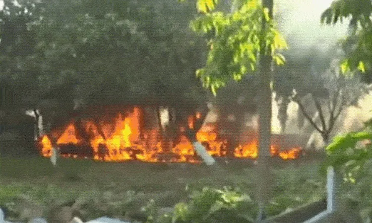 পশ্চিমবঙ্গে থানায় আগুন ধরিয়ে দিয়েছে জনতা