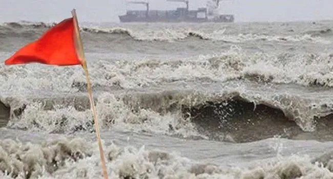 সমুদ্র বন্দরে ৩ নম্বর সতর্কতা
