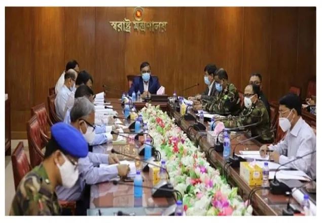 ট্রাক-কাভার্ডভ্যান মালিক-শ্রমিকদের সঙ্গে বৈঠকে বসেছেন স্বরাষ্ট্রমন্ত্রী