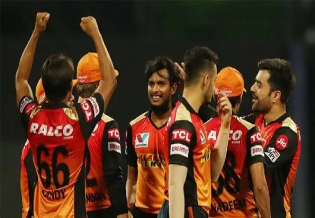 আইপিএলে ফের করোনার হানা