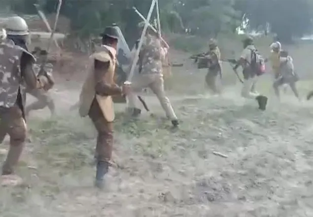 আসামে বিক্ষোভে পুলিশের গুলি, নিহত ২