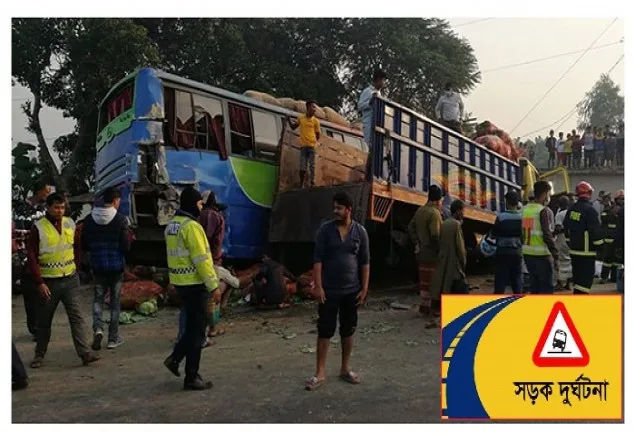 টাঙ্গাইলে বাস-ট্রাক-কাভার্ডভ্যানের সংঘর্ষ : নিহত ২