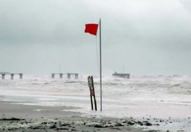 সমুদ্রবন্দরে ৩ নম্বর সতর্ক সংকেত