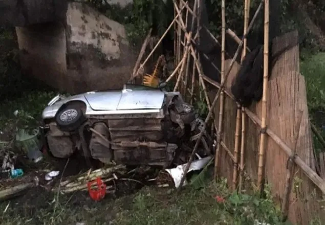 ট্রেনের ধাক্কায় প্রাইভেটকার খাদে, ঢাবির সাবেক শিক্ষক নিহত