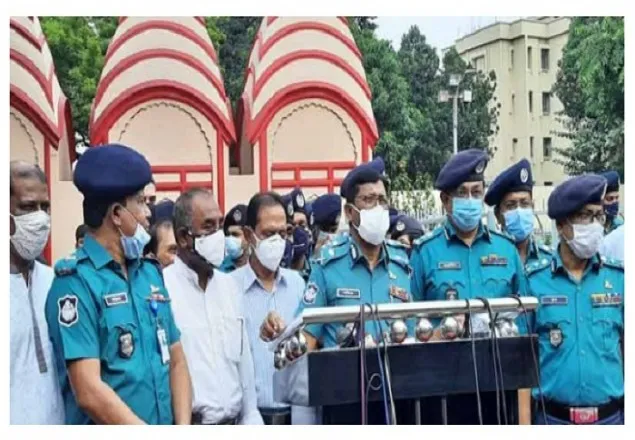 দুর্গাপূজাকে কেন্দ্র করে তেমন ঝুঁকি দেখছি না: ডিএমপি কমিশনার