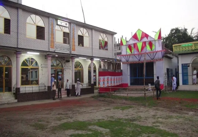 একই উঠানে মসজিদ-মন্দির, সম্প্রীতির দৃষ্টান্ত