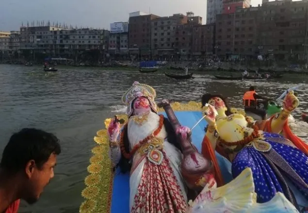 প্রতিমা বিসর্জনে শেষ দুর্গোৎসব