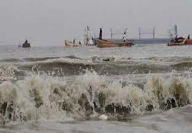সাগরে লঘুচাপ, নদীবন্দরে সতর্ক সংকেত