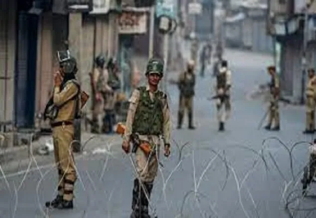 কাশ্মিরে অব্যাহত সহিংসতায় নিহত ৬