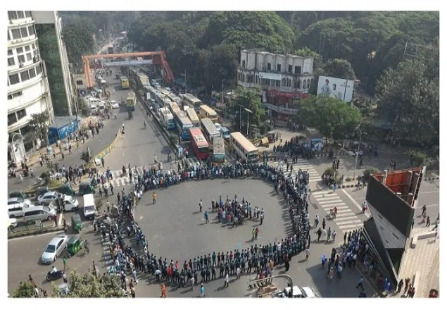 মন্দিরে হামলার প্রতিবাদে শাহবাগ অবরোধ