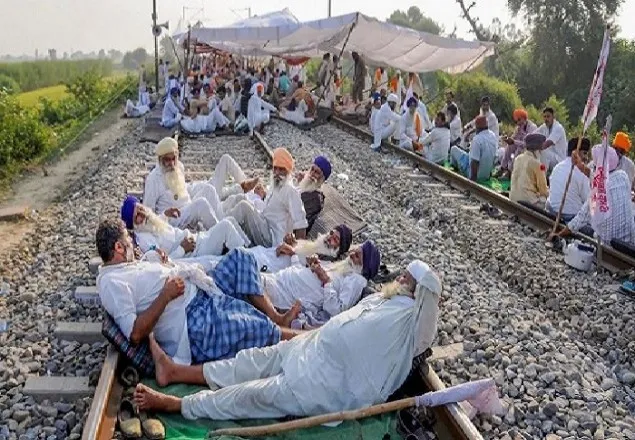 মন্ত্রীর বরখাস্ত দাবি, ভারতজুড়ে চলছে অবরোধ