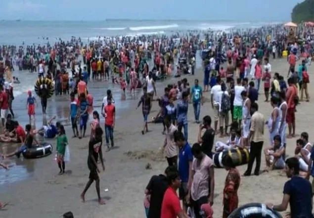 সেন্টমার্টিনে আটকা পড়েছেন তিন শতাধিক পর্যটক