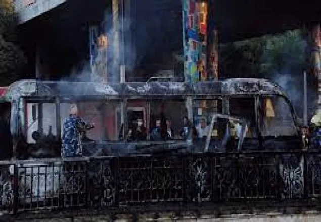 সিরিয়ার সেনাদের বহনকারী বাসে বোমা হামলা, নিহত ১৪