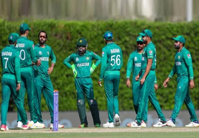 একদিন আগেই ভারতের বিরুদ্ধে দল ঘোষণা পাকিস্তানের
