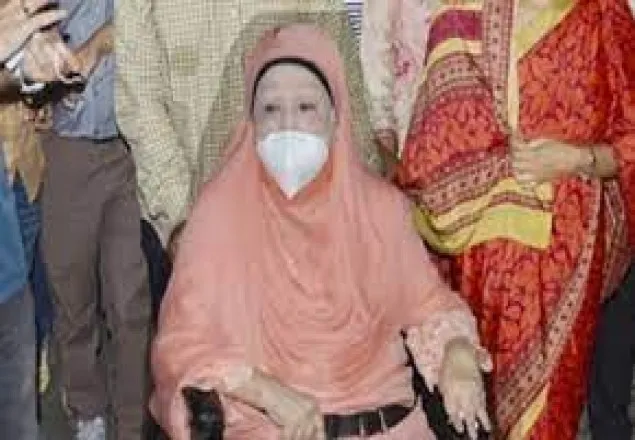 অস্ত্রোপচারের পর আইসিইউতে খালেদা জিয়া