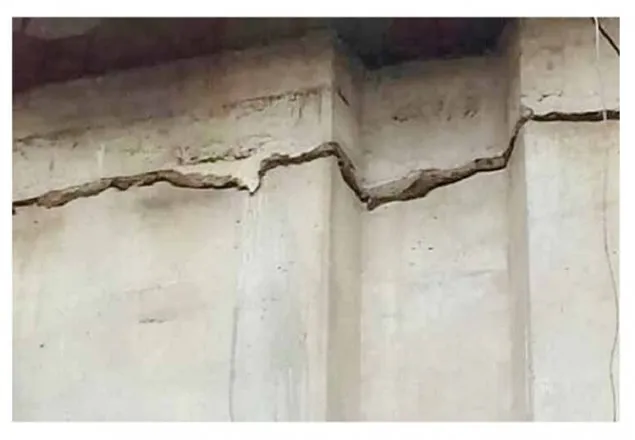 চট্টগ্রামে ফ্লাইওভারে ফাটল, যান চলাচল বন্ধ