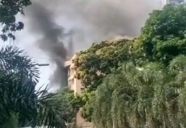 গুলশানে ভবনে আগুন, নিয়ন্ত্রনে ফায়ার সার্ভিসের ৮টি ইউনিট