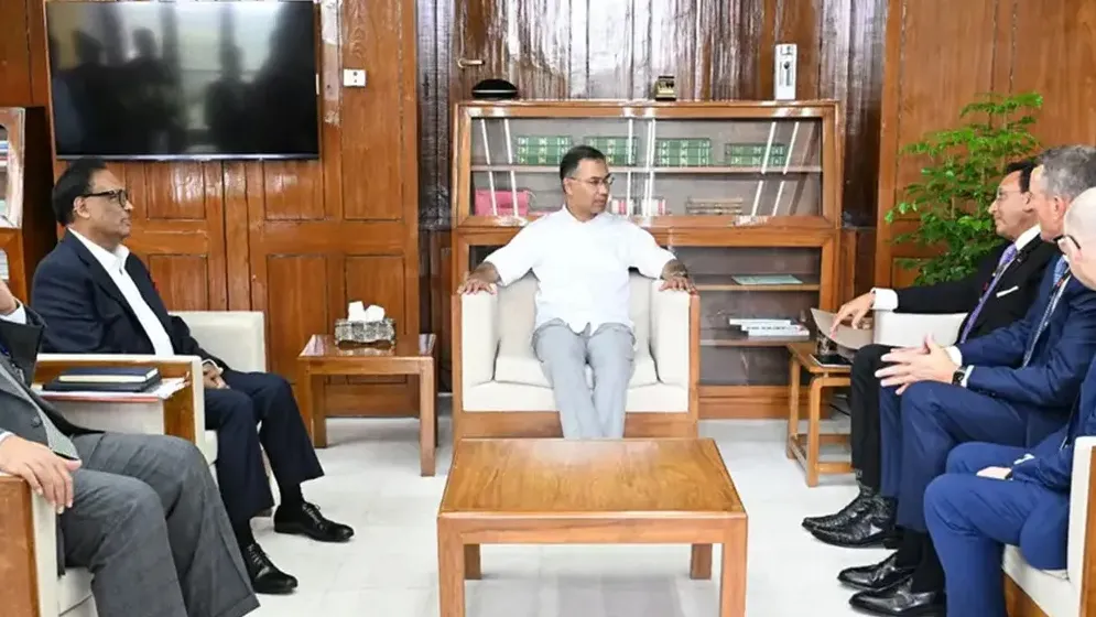 স্মার্টফোন ও ইন্টারনেট সেবা সাশ্রয়ী করার আহ্বান প্রধানমন্ত্রীর