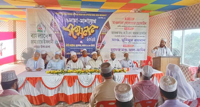 ‘দেশের ক্রান্তিকালে আলেম সমাজকেই এগিয়ে আসতে হবে’