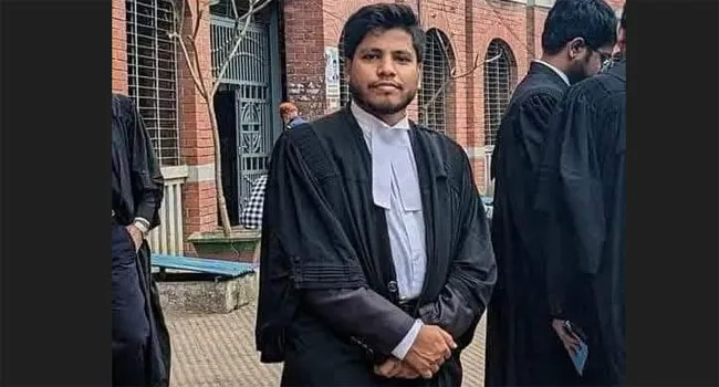 চট্টগ্রামে আইনজীবীকে কুপিয়ে হত্যা করল চিন্ময়ের সমর্থকরা